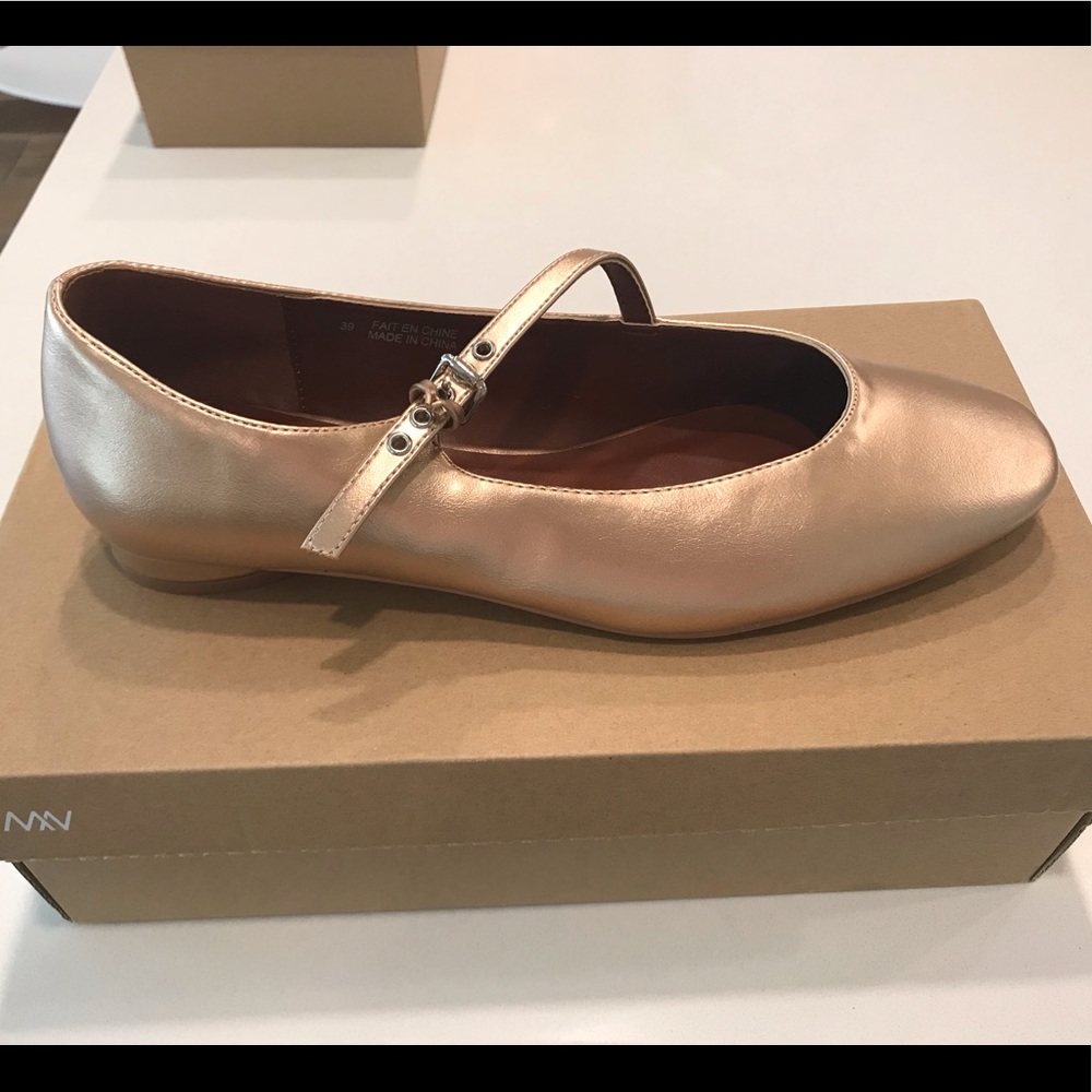 Matt & Nat size 8/8.5 vegan mary jane flat in rose-gold